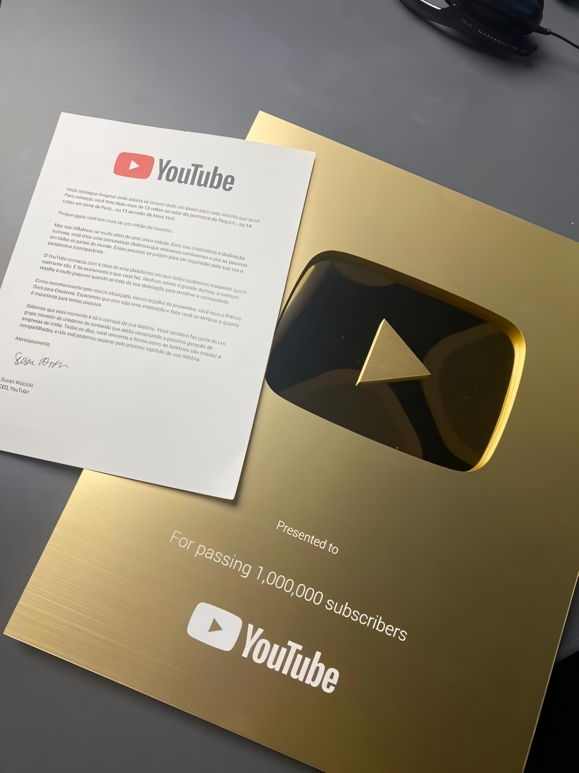 YOUTUBE GOLD PLAY BUTTON
